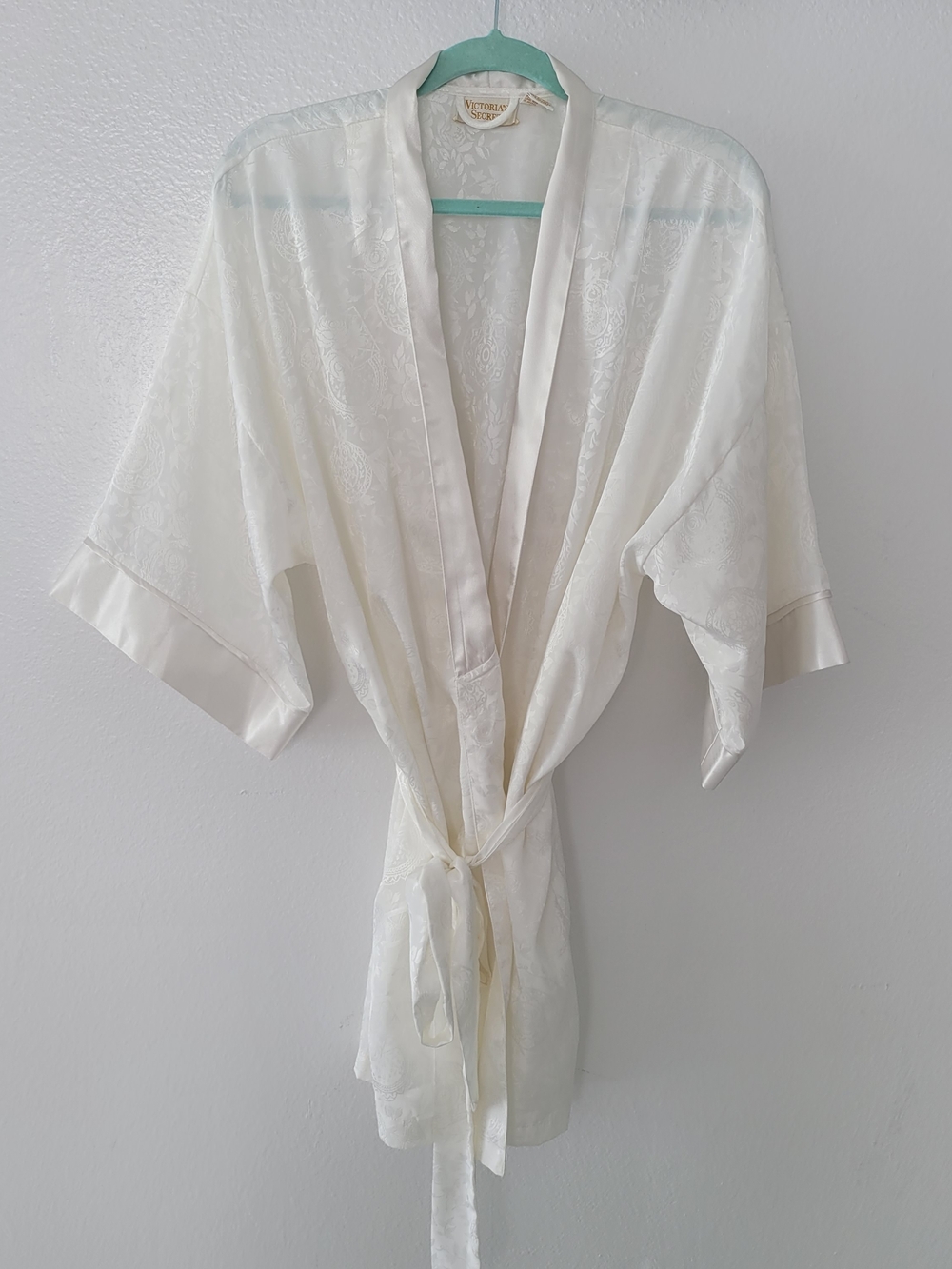 Victoria's Secret White Satin Jacquard Kimono Robe VTG Gold Label